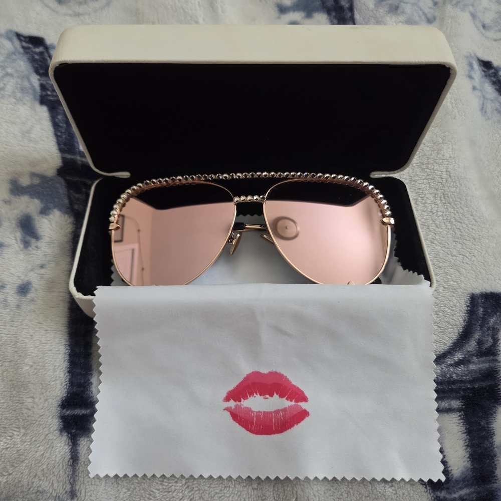 Chic Pink Aviator Sunglasses with Metallic Frame